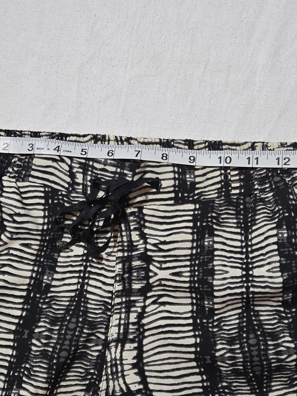 American Rag Black & Cream Patterned Capris - Picture 3 of 5
